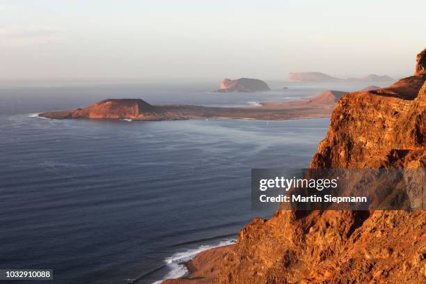 la graciosa islands, isla de montana clara, alegranza, view of matos verdes, risco de famara, lanzarote, canary islands, spain - isla de lanzarote stock pictures, royalty-free photos & images