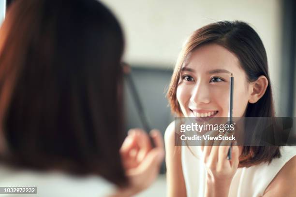 young beauty makeup - eyebrow pencil stockfoto's en -beelden