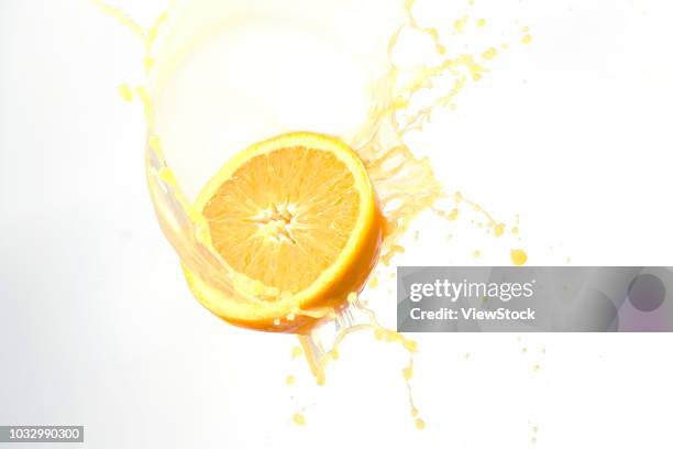 the oranges - splash jus d'orange stockfoto's en -beelden