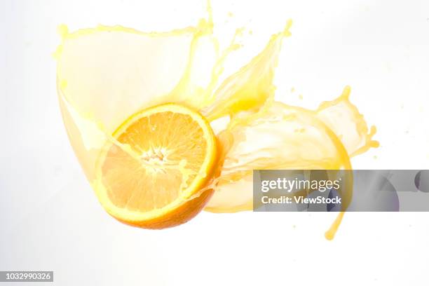 the oranges - splash jus d'orange stockfoto's en -beelden