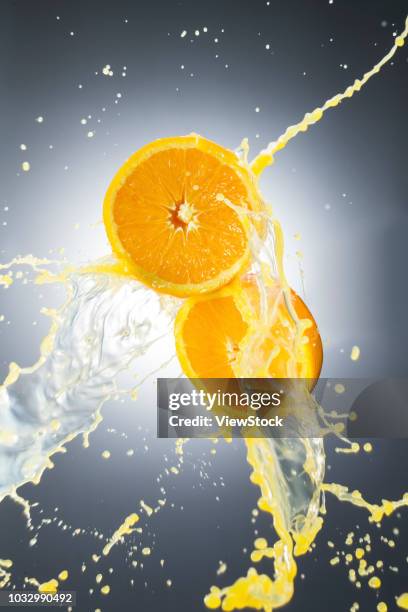 the oranges - splash jus d'orange stockfoto's en -beelden