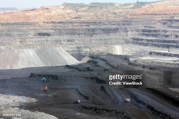in open-pit mine - china coal mine stock-fotos und bilder