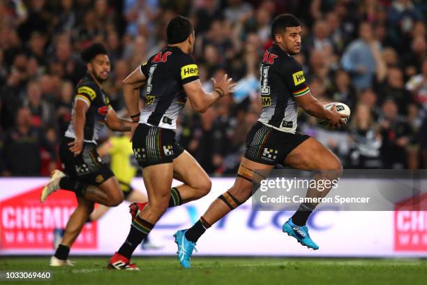 Viliame Kikau of the Panthers makes a break during the NRL Semi Final match between the Cronulla Sharks and the Penrith Panthers at Allianz Stadium...