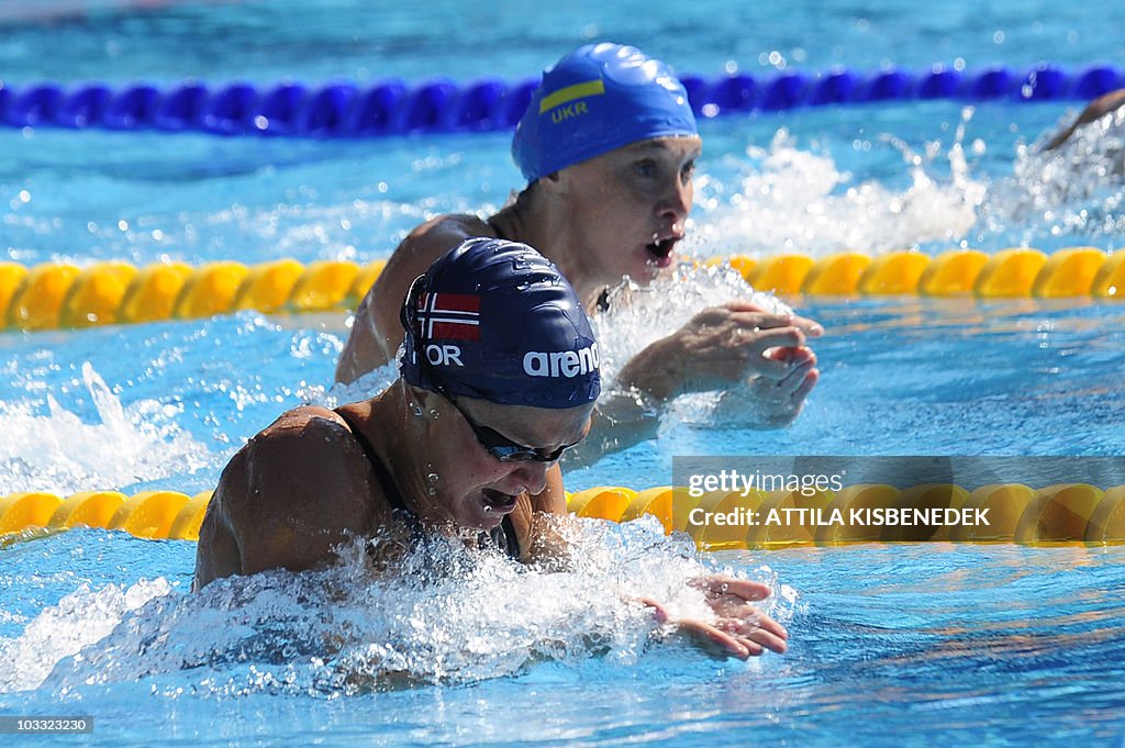 Norway's Katharina Stiberg and Ukrainian Svitlana Bondarenko compete...  News Photo - Getty Images