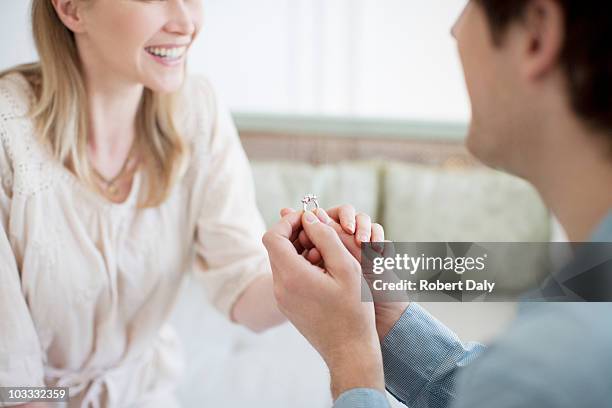 homem com anel de noivado propor casamento a mulher - proposal imagens e fotografias de stock