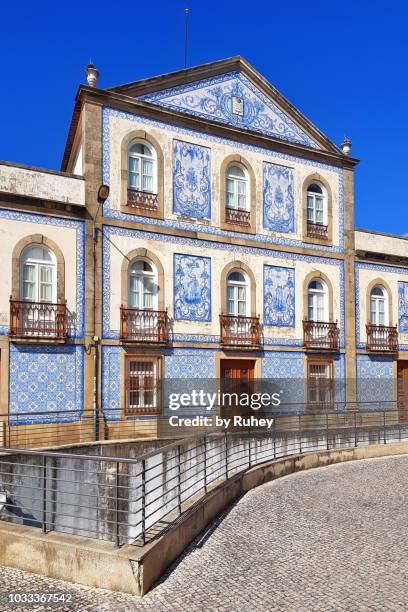 typical tiled facade in marques de pombal square in aveiro, portugal - aveiro stockfoto's en -beelden