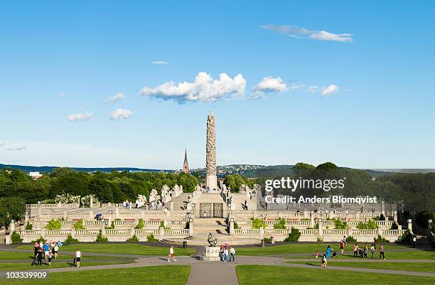 vigeland sculpture park in oslo - vigeland sculpture park fotografías e imágenes de stock