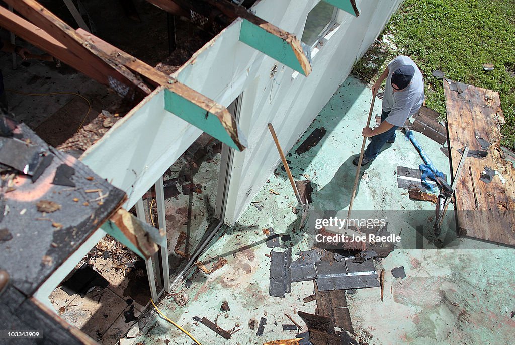 Habitat For Humanity Helps Refurbish Foreclosed Homes
