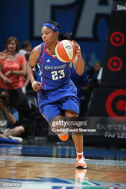 Cappie Pondexter of the New York Liberty drives against the Minnesota Lynx on August 8, 2010 at the Target Center in Minneapolis, Minnesota. NOTE TO...