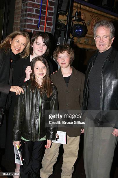 Annette Bening , Warren Beatty with children Kathlyn, Benjamin and Isabel *EXCLUSIVE*