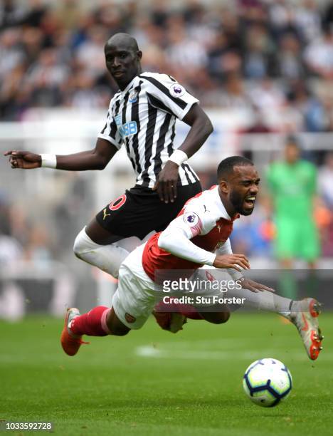 Alexandre Lacazette of Arsenal clashes with Mohamed Diame of Newcastle United during the Premier League match between Newcastle United and Arsenal FC...