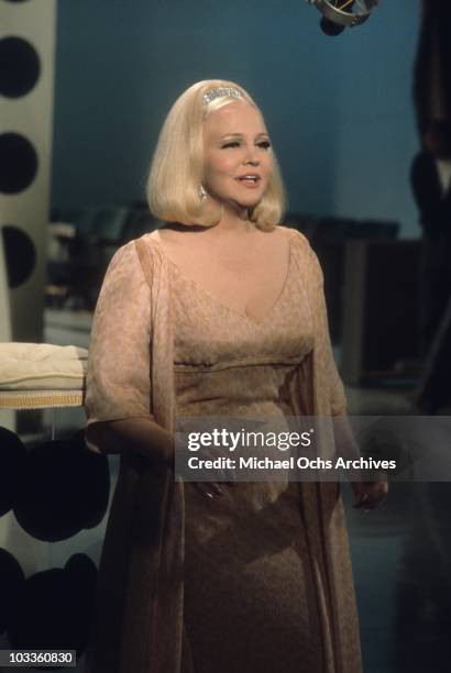 Pop singer Peggy Lee performs on the Dean Martin Show in circa 1966.