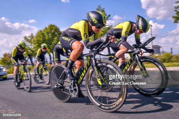 Jolien DHoore of Belgium / Jessica Allen of Australia / Gracie Elvin of Australia / Alexandra Manly of Australia / Sarah Roy of Australia / Georgia...