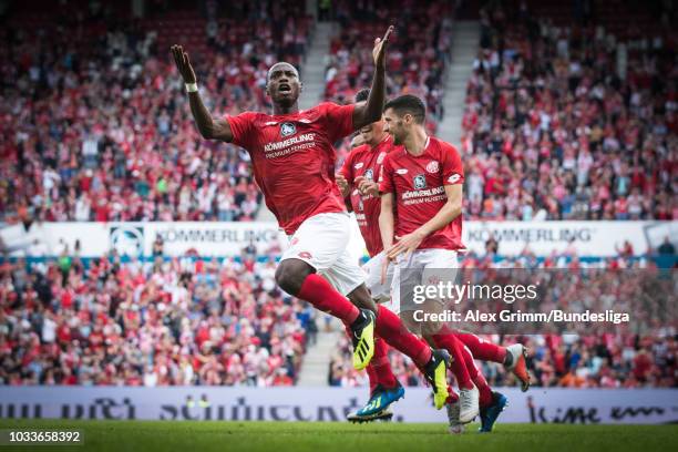 Anthony Ujah of Mainz celebrates his team's first goal with team mates during the Bundesliga match between 1. FSV Mainz 05 and FC Augsburg at Opel...