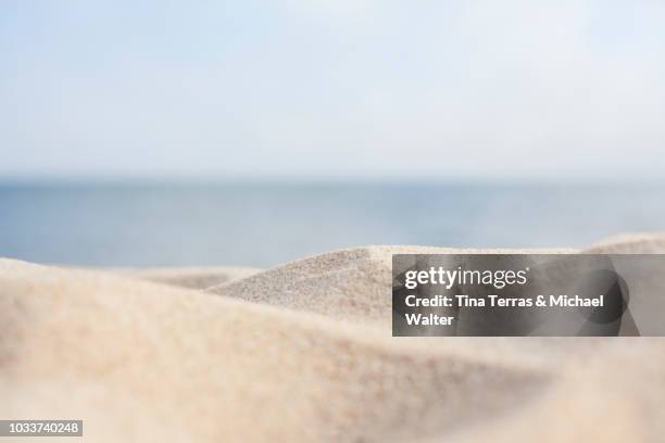 sandy beach on the isle of sylt - zand stockfoto's en -beelden