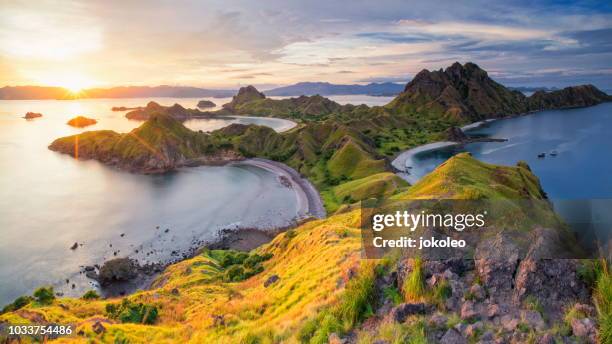 padar island, komodo national park, indonesia - komodo island stock-fotos und bilder