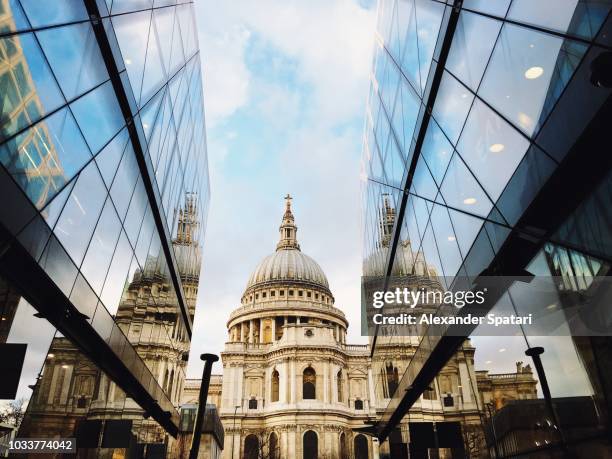 st. paul's cathedral reflection in modern skyscrapers, london, uk - buildings economy fotografías e imágenes de stock