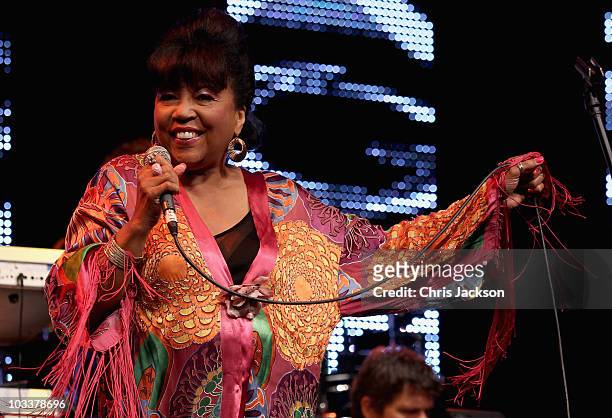 Singer Linda Lewis performs on stage during Day 1 of the Vintage at Goodwood Festival on August 13, 2010 in Chichester, England.