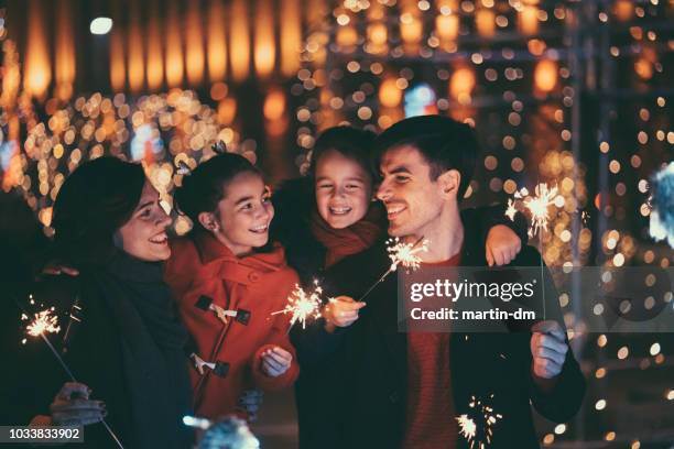 lycklig familj på julafton med brinnande tomtebloss - happy new year 2018 bildbanksfoton och bilder