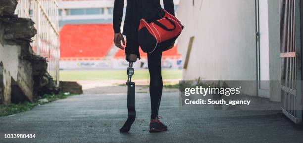 adaptieve atleet stadium - prothesen stockfoto's en -beelden