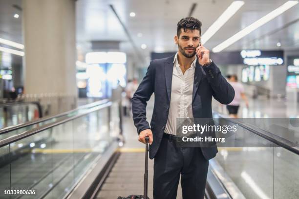 upptagen pratar med kunder - business man walking with a bag in asia bildbanksfoton och bilder