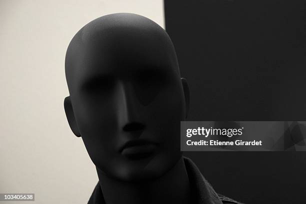 Faceless Mannequin Head Fotografías e imágenes de stock - Getty Images