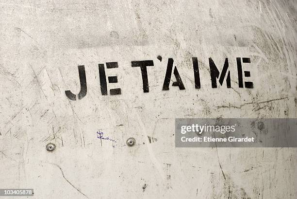 je t'aime stenciled on a wall - love graffiti stock pictures, royalty-free photos & images