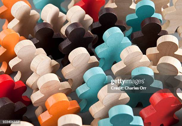 a group of multi colored wooden stick figures - símbolo de la paz conceptos fotografías e imágenes de stock