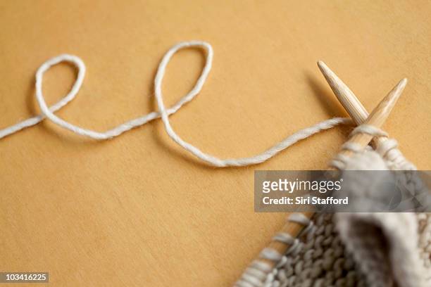 line of wool string connected to knitting project - 編み込み ストックフォトと画像