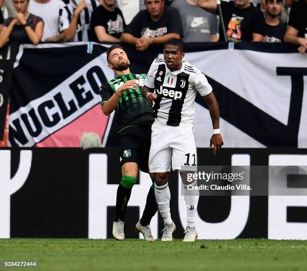 Douglas Costa of Juventus hits with an elbow Federico Di Francesco of Sassuolo during the serie A match between Juventus and US Sassuolo at Allianz...