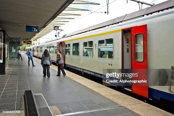 brugge station - eurostar stockfoto's en -beelden
