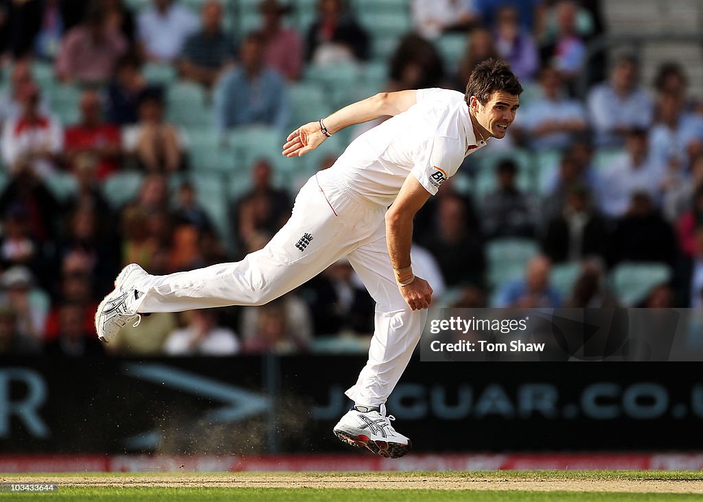 England v Pakistan: 3rd npower Test - Day One