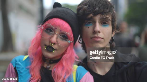 alternative lifestyle young friends portrait - emo love stock pictures, royalty-free photos & images