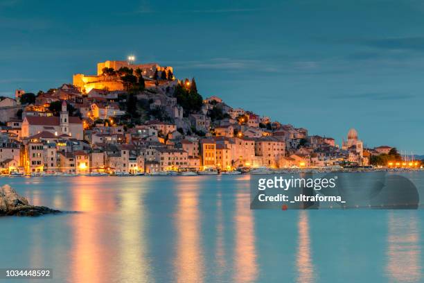 old town of sibenik croatia at night - croazia stock pictures, royalty-free photos & images