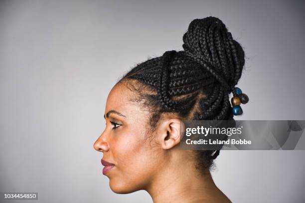 study of female african american hair style - cabelo com trancinhas - fotografias e filmes do acervo