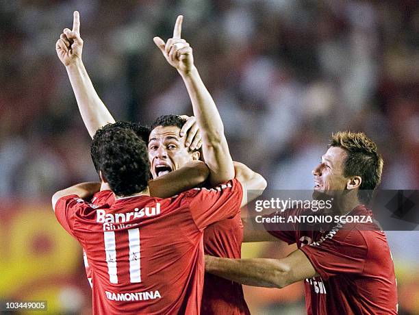 Brazil's Internacional player Leandro Damiao celebrates with teammates his goal against Mexico's Chivas on August 18, 2010 during their Libertadores...