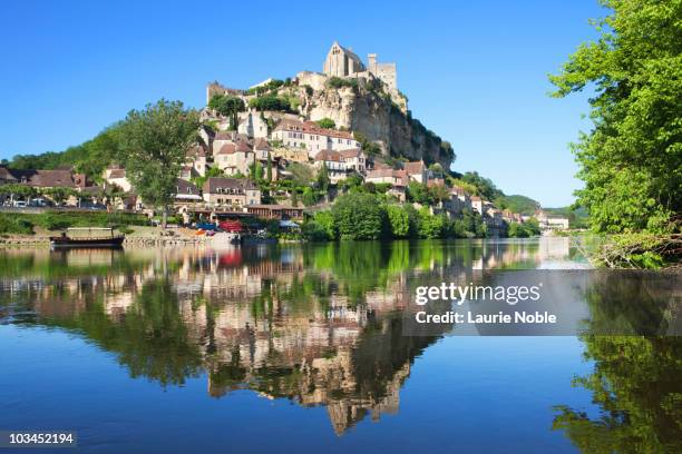 castle and river dordogne - dordogne river stock pictures, royalty-free photos & images