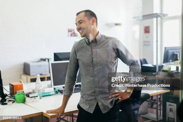 startup business office employee smiling - gray shirt bildbanksfoton och bilder