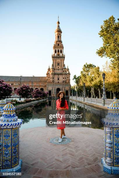 beautiful woman traveling. - sevilha imagens e fotografias de stock