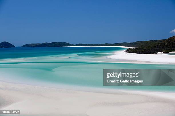 whitehaven beach, hill inlet, tounge point, whitsunday island, whitsunday islands, queensland, australia - ilhas whitsunday imagens e fotografias de stock