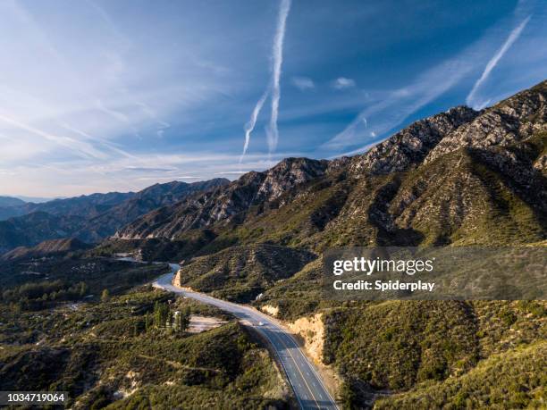 angeles crest berge-antenne drohne schuss - tujunga stock-fotos und bilder