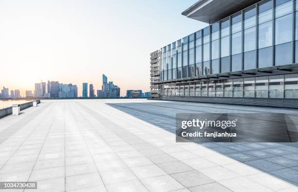 office park,parking lot,auto advertising backplate - kantoorpark stockfoto's en -beelden