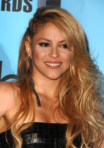 Singer Shakira poses in the press room at the 2009 American Music Awards at Nokia Theatre L.A. Live on November 22, 2009 in Los Angeles, California.