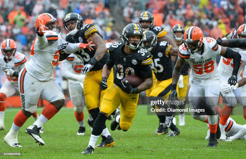 Pittsburgh Steelers v Cleveland Browns