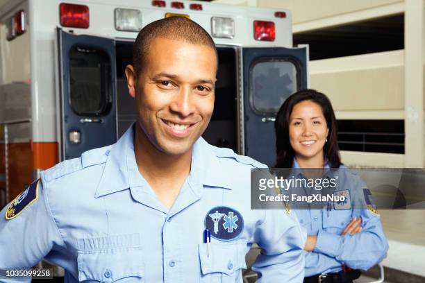 portrait of paramedics in front of ambulance - funcionário público imagens e fotografias de stock