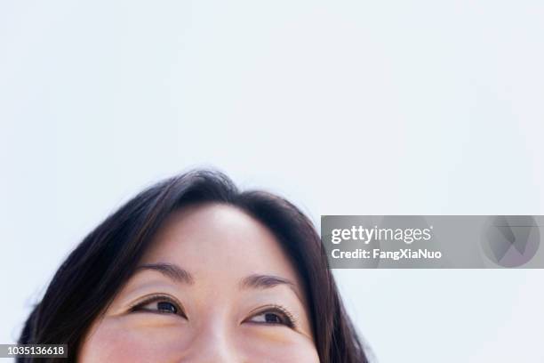 haut de visage de femme asiatique - culotte sur la tête photos et images de collection