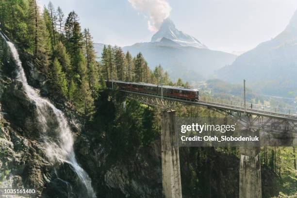 train on the background of matterhorn mountain - pinnacle imagens e fotografias de stock