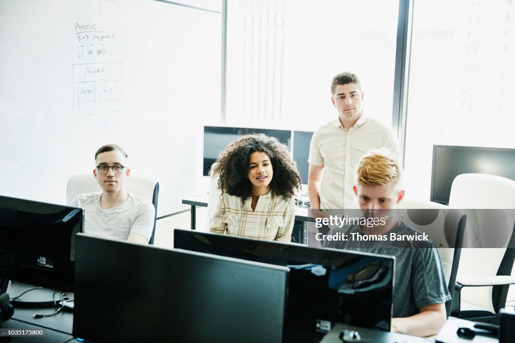 Engineering Virtual Team Team Of Engineers Working Together On Virtual Reality Program In ...