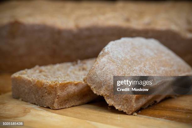 pão caseiro integral vegano - caseiro stockfoto's en -beelden