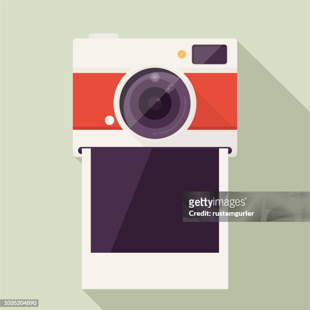 fotokamera mit leeren polaroid-foto-rahmen - fotografische themen stock-grafiken, -clipart, -cartoons und -symbole